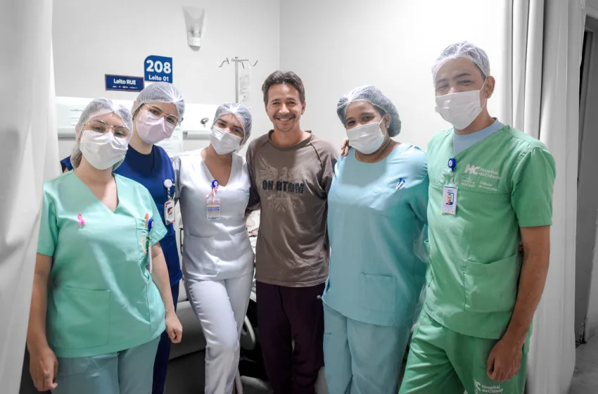 Relatos de Thiago do Carmo Silva e Eronilton Cirino Vieira destacam o cuidado das equipes, a estrutura da unidade e a atenção recebida durante a internação