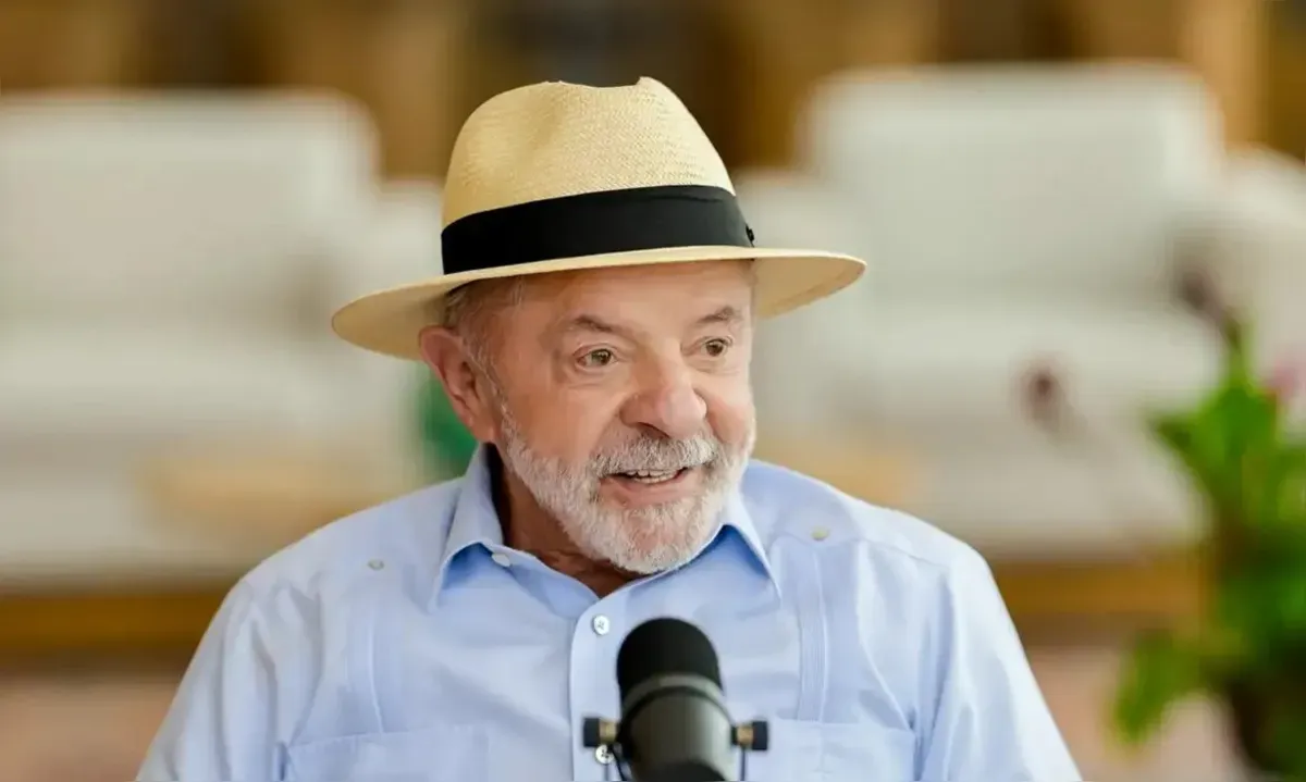 Lula é reeleito presidente e se prepara para iniciar o quarto mandato em janeiro de 2027.
