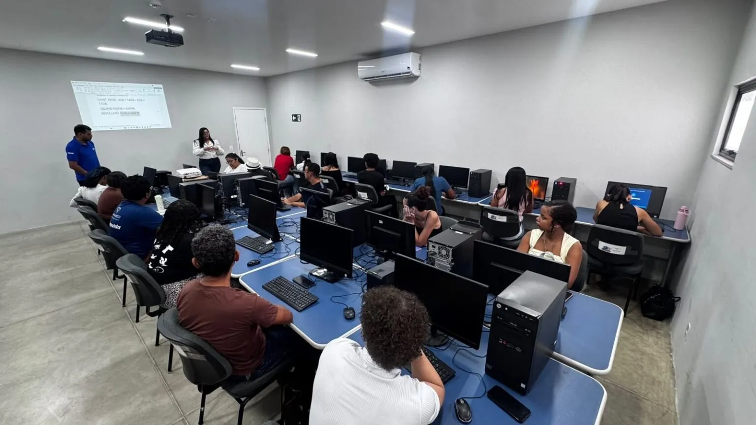 Teresina oferece curso de informática para ampliar oportunidades profissionais.