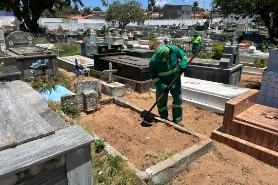 Natal prepara oito cemitérios públicos para receber cerca de 50 mil visitantes no Dia de Finados.